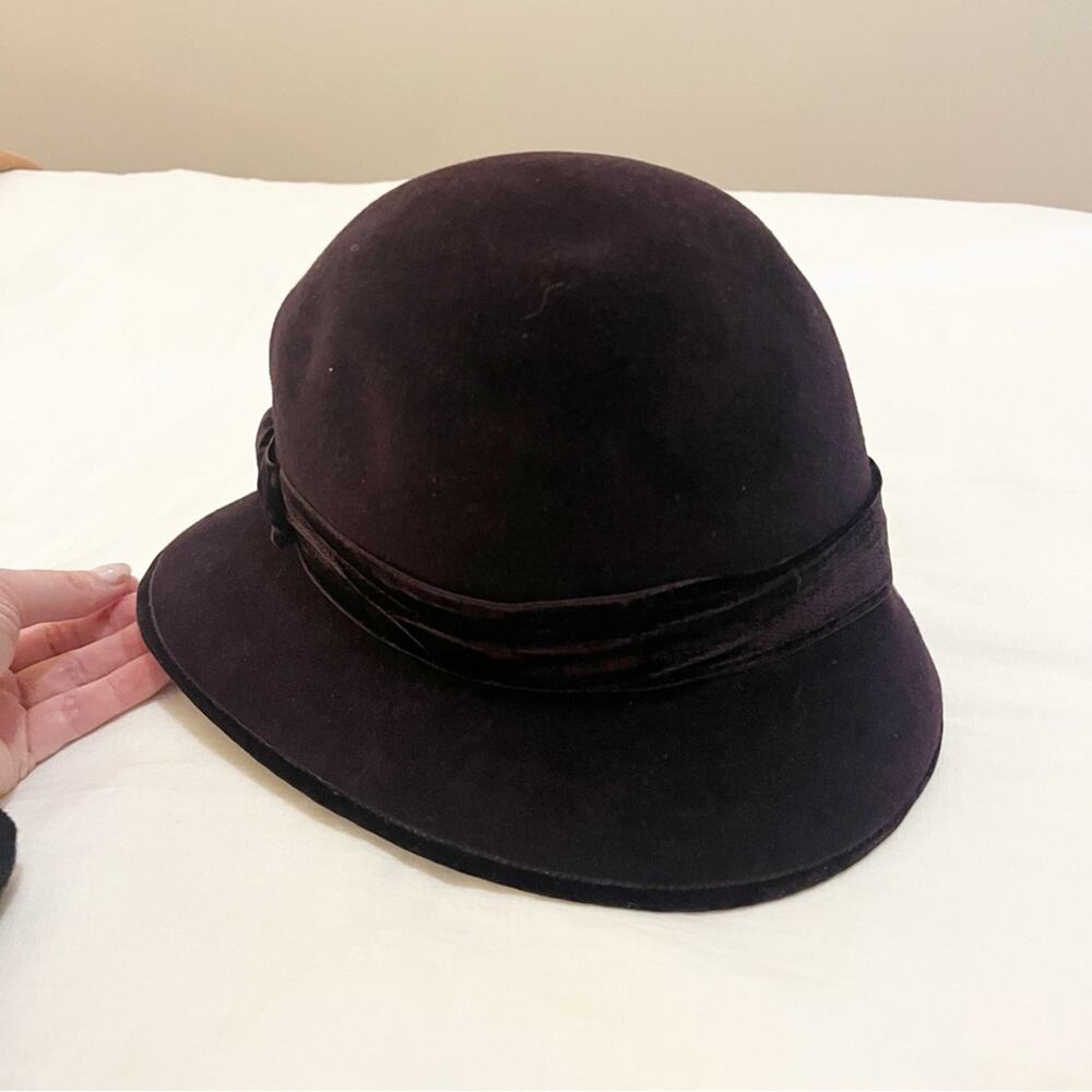 VINTAGE Louise Green Dark Purple Velour Hat with Bow - Picture 2 of 6